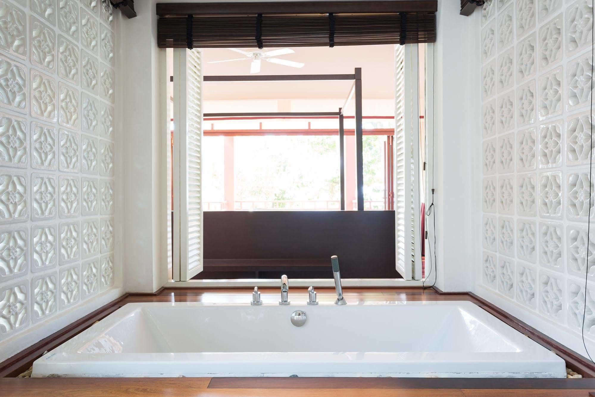 Ao Nam Mao Amatapura Beachfront Villa 15, Sha Certified מראה חיצוני תמונה